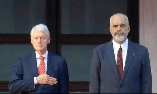 Nis ceremonia e pritjes zyrtare për Bill Clinton në Shqipëri