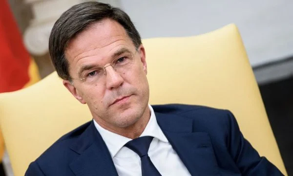 Rutte në Beograd: Brengosëse dhuna ndaj civilëve, KFOR’it dhe gazetarëve