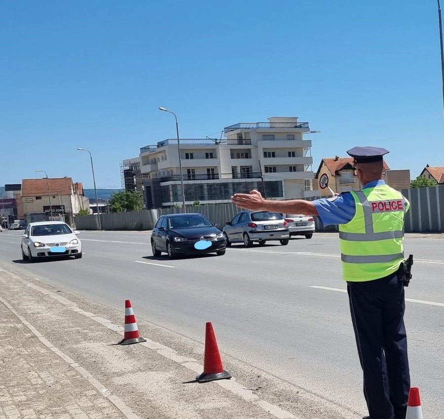 Tejkaloi shpejtësinë maksimale ne futurim, gjilanasit i merret patentë shoferi dhe dënohet me 300 euro gjobë