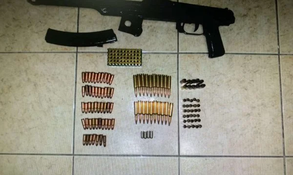 Armë dhe municion në shtëpinë e një mërgimtari në Pejë, Policia jep detaje