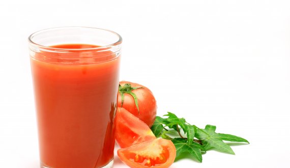Si ndihmon lëngu i domates te dhimbjet në menopauzë?