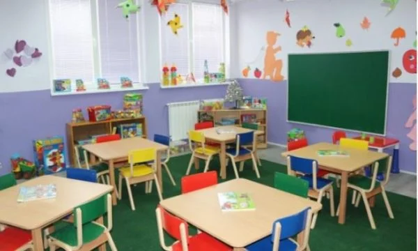 Komuna e Prishtinës i jep 70 euro për regjistrim të fëmijëve në institucione parashkollore private