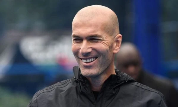 Ish-lojtari i Real Madridit tregon se si Zidane e shpëtoi karrierën e tij nga pensionimi i parakohshëm