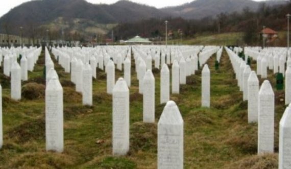 Sot mbushen 28 vjet nga Masakra e Srebrenicës
