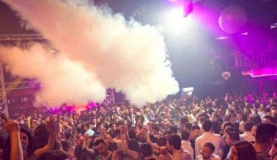 Një zjarr i madh ka shpërthyer në një diskotekë në Prizren