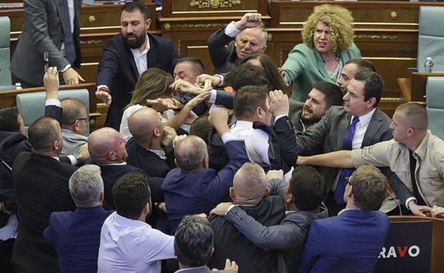 Për përleshjen në Kuvendin e Kosovës e merr vesh edhe bota