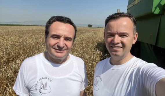 Ministri Peci publikon një foto me Kurtin pas hapjes së fushatës së korrje-shirjeve, “Për bukën e sofrës”