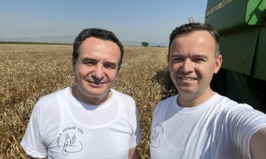 Ministri Peci publikon një foto me Kurtin pas hapjes së fushatës së korrje-shirjeve, “Për bukën e sofrës”