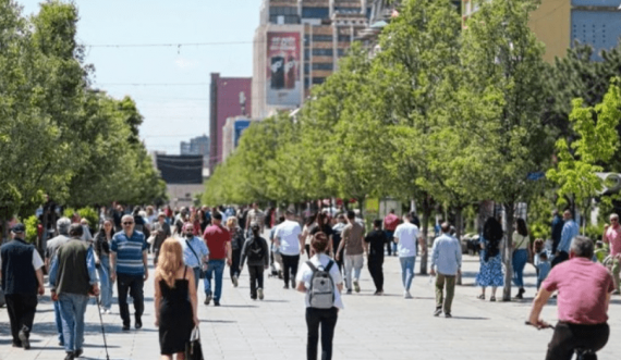 Intelektuali heshtak, populli edhe më dështak