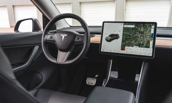 Tesla po punon një platformë të re