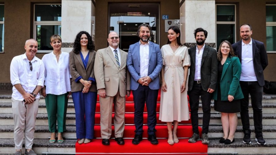 Hovenier dhe Rama nënshkruajnë marrëveshje bashkëpunimi me ‘Autostrada Biennale’