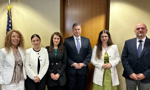 Escobar pret pjesëtarë të shoqërisë civile nga Veriu, ata i ankohen për shqetësimet e tyre