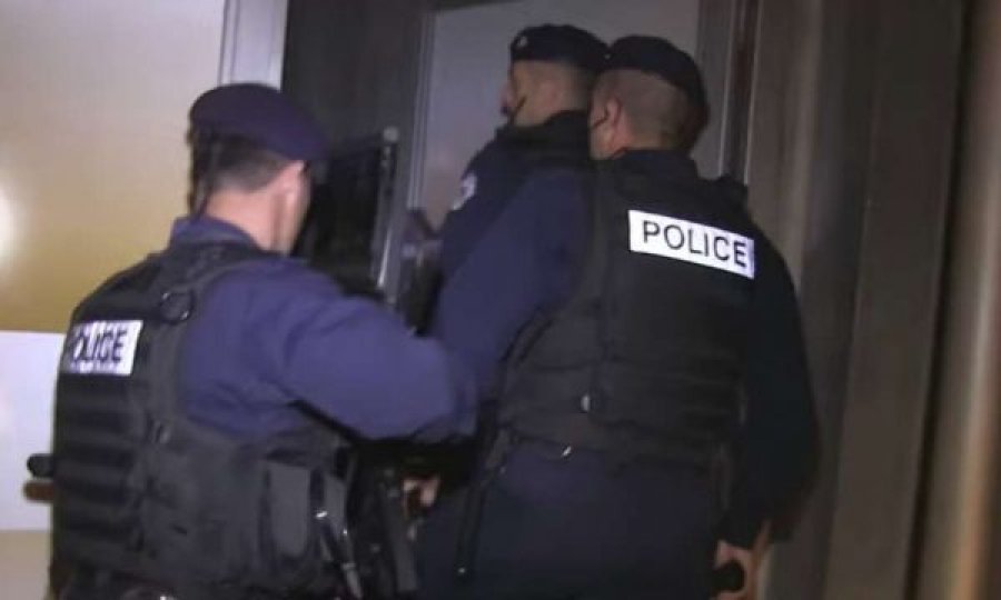 Policia ia konfiskon serbit një pushkë gjuetie