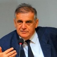 Spahiu: Unë mendoj se Vjosa Osmani nuk duhet të rizgjidhet presidente