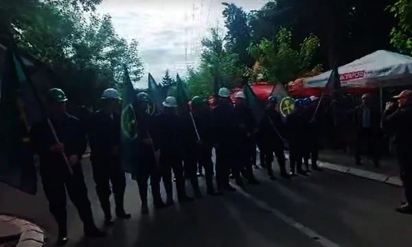 Protestuesve në Zveçan u bashkohen edhe punëtorët serbë të Trepçës