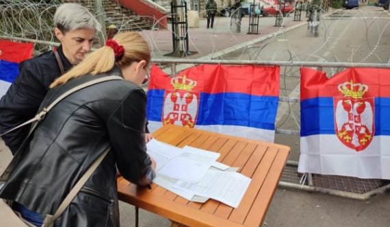 Xhelal Sveçla thotë se Srpska po i detyron serbët në Veri të nënshkruhen për protestë