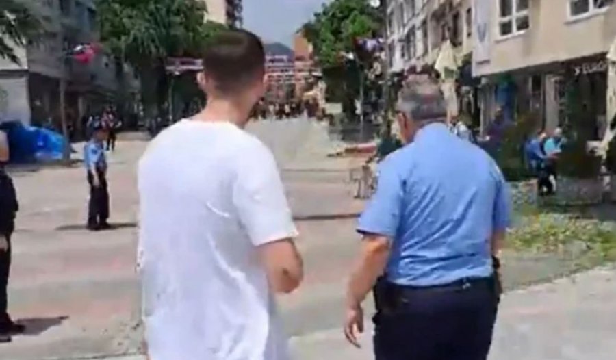 Polici i Kosovës qorton qytetarin që u sulmua nga serbët: Mirë ta kanë ba pse me dalë në këtë situatë