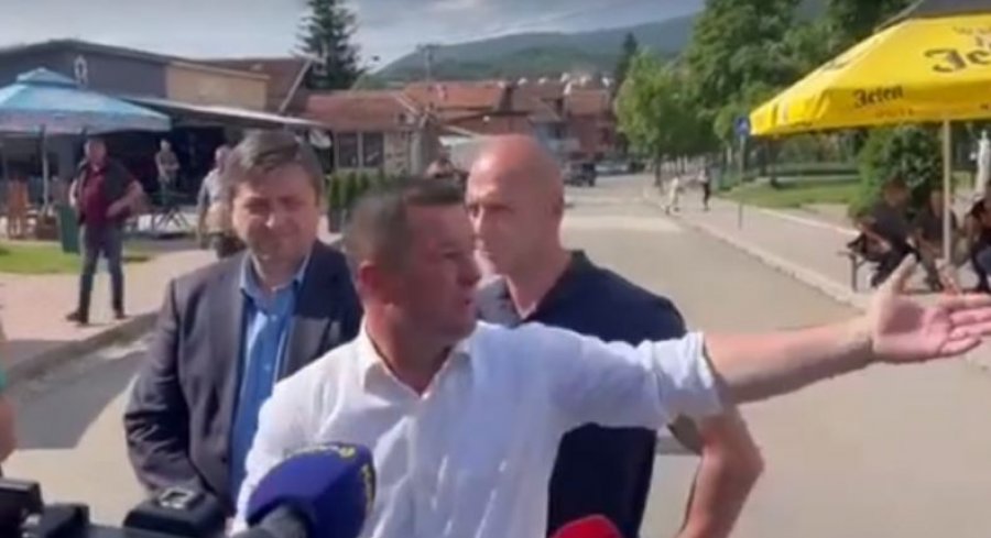 Todiq: Hetemi dëshiron të dalë nga objekti i Komunës së Leposaviqit 'por s’po e lënë nga Prishtina'