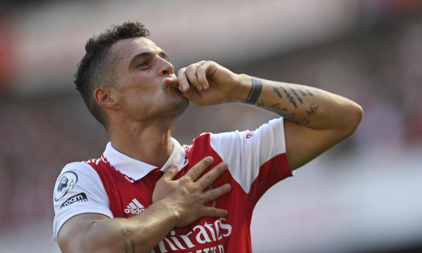 Xhaka kujton fitoren dhe golin me fanellën e Arsenalit