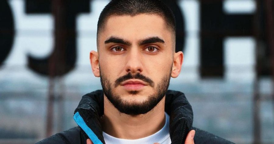 Butrint Imeri marton vëllain, merr vëmendjen me pamjen e tij