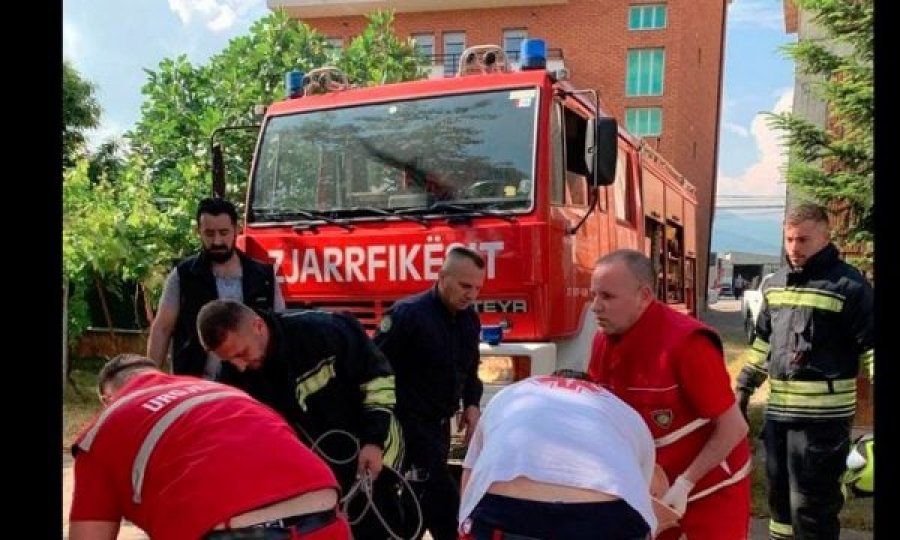 Suharekë: Ra në bunar, nxirret i gjallë një person 