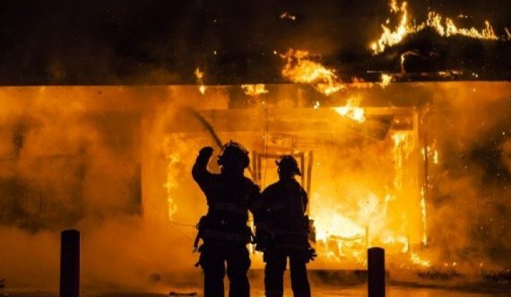 Përfshihet nga zjarri një shtëpi në Klinë, lëndohen katër persona