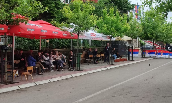 Vazhdojnë protestat në veri