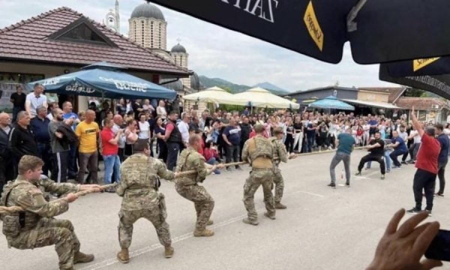Për lojën me litar mes ushtarëve amerikanë dhe serbëve, reagon Ambasada e SHBA-së në Beograd 