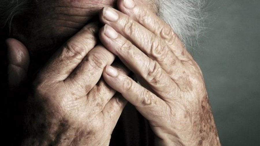 Skenderaj: Një nënë thotë se vajzat e saj ikën nga shtëpia dhe më pas i ushtruan dhunë psikike