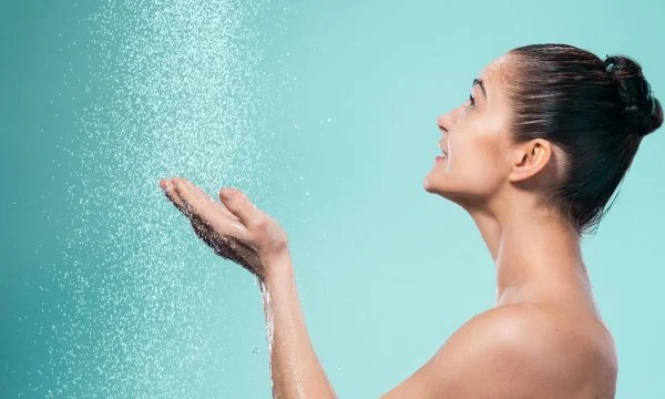 Disa arsye përse duhet të bëni dush të ftohtë
