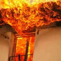 Suharekë: I digjet shtëpia, dyshon se zjarrin ka ja vënë gruaja e tij me të cilin ishin ndarë me gjyq