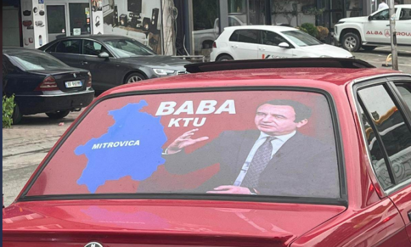Qytetari vendos foton e Kurtit në veturë: 'Baba ktu'