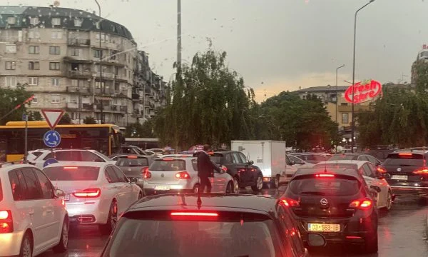 'Bllokohet' trafiku në Prishtinë 