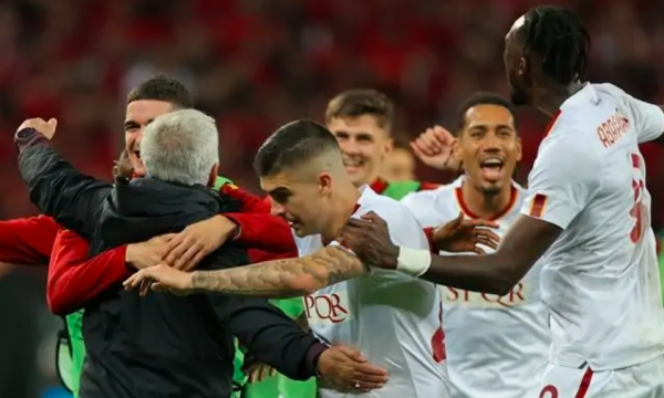 Mourinho po negocion kontratë të re me Romën deri më 2026