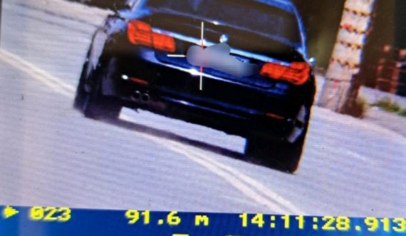 Ferizaj: Dënohet me 500 euro një shofer, në zonën e kufizimit 50 km/h zhvilloi shpejtësi 122 km/h