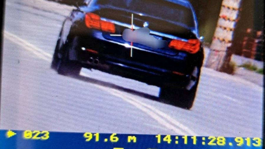 Ferizaj: Dënohet me 500 euro një shofer, në zonën e kufizimit 50 km/h zhvilloi shpejtësi 122 km/h