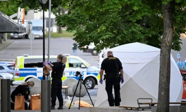 Vritet një 15-vjeçar në Stokholm dhe plagosen disa persona të tjerë