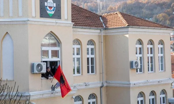 Vendosja e flamurit kombëtar,  Arifi ftohet të paraqitet në një gjykatë në Serbi