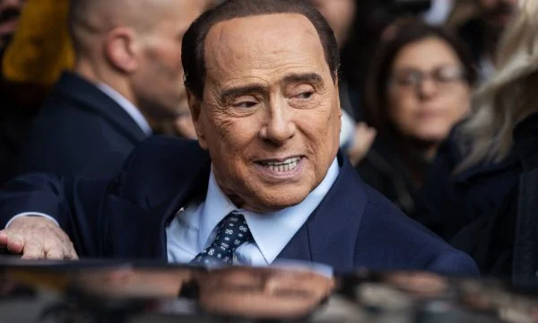 Ndërron jetë presidenti legjendar i Milanit, miliarderi Silvio Berlusconi