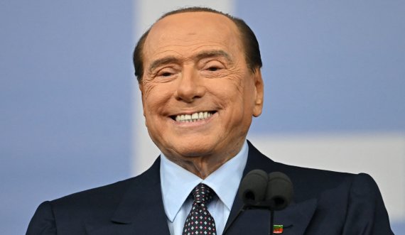 Publikohet fotoja e fundit e Berlusconit para se të vdiste