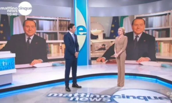 Prezantuesja shpërthen në lot kur jep lajmin për vdekjen e Berlusconit