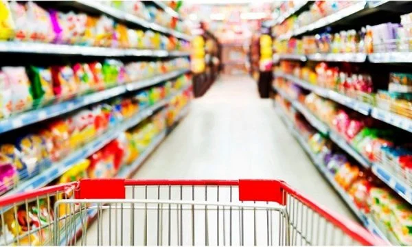 Anketa e ASK-së: Një familje në Kosovë, shpenzon mesatarisht 8 mijë e 106 euro në vit