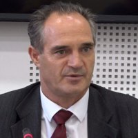 Hasani kërkon dorëheqjen e Memli Krasniqit dhe deputetëve të Drenicës