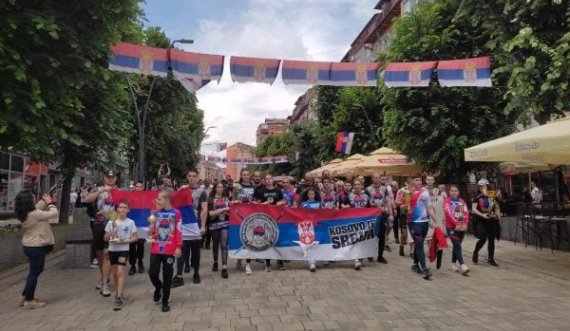 Protestuesit serbë organizojnë marsh për arrestimin e Milenkoviçit
