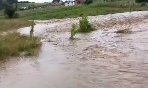 Lumi Tërstena në Vushtrri del nga shtrati