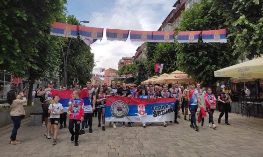 Protestuesit serbë organizojnë marsh për arrestimin e Milenkoviçit