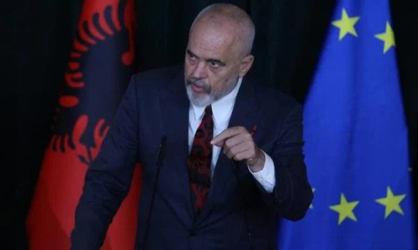 Edi  Rama tregon a ka  folur me Vuçiç për lirimin e tre policëve kosovarë