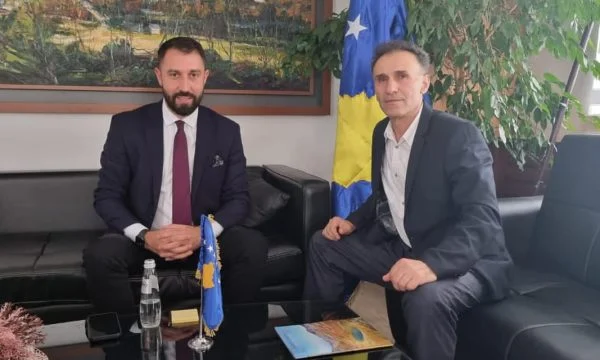 Ministri Krasniqi zbulon vendimet që ka marrë kryetari i Leposaviqit