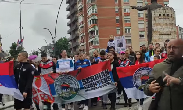 Serbët nisin protestat në veri