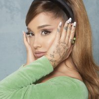 Ariana Grande u kërkon fotografëve të ruajnë qetësinë